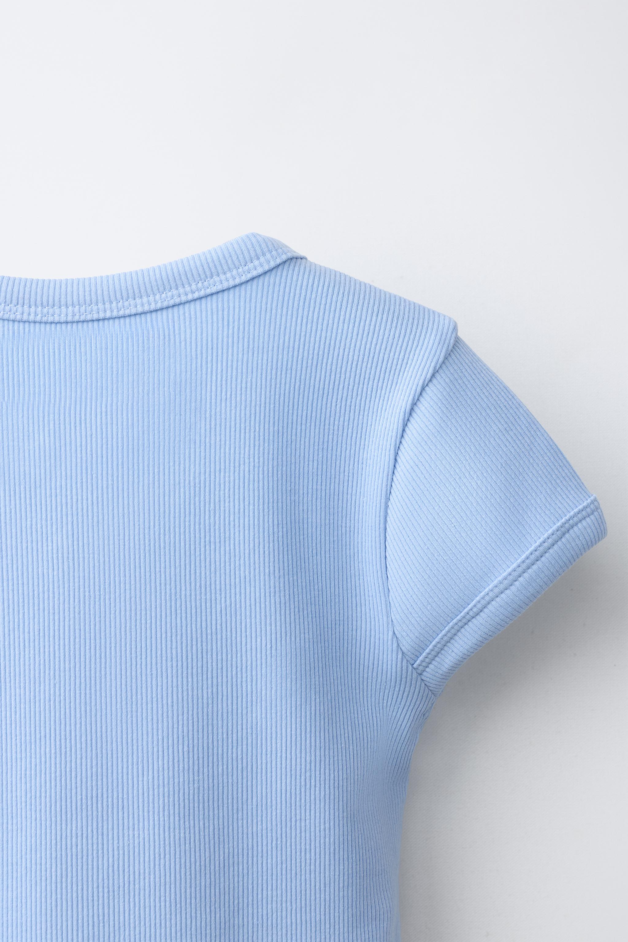 RIBBED V-NECK T-SHIRT
